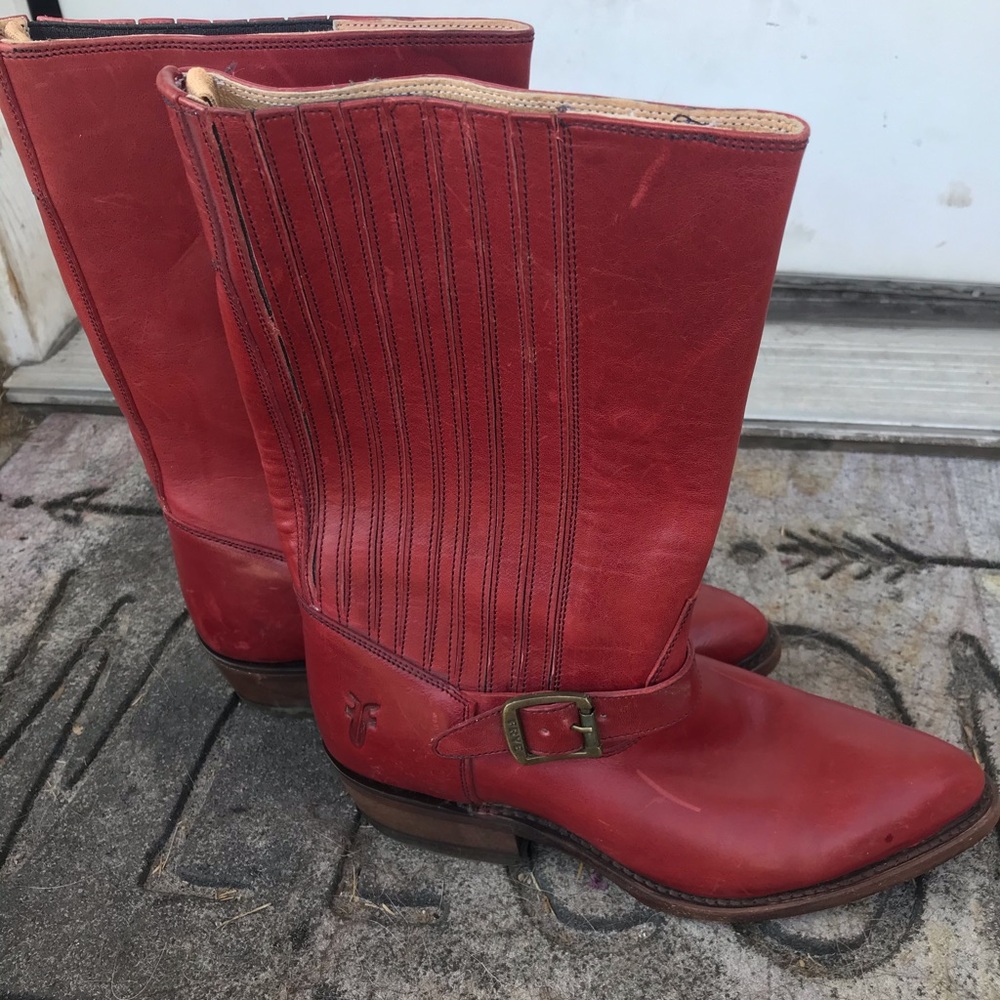Red Frye boots ♥️